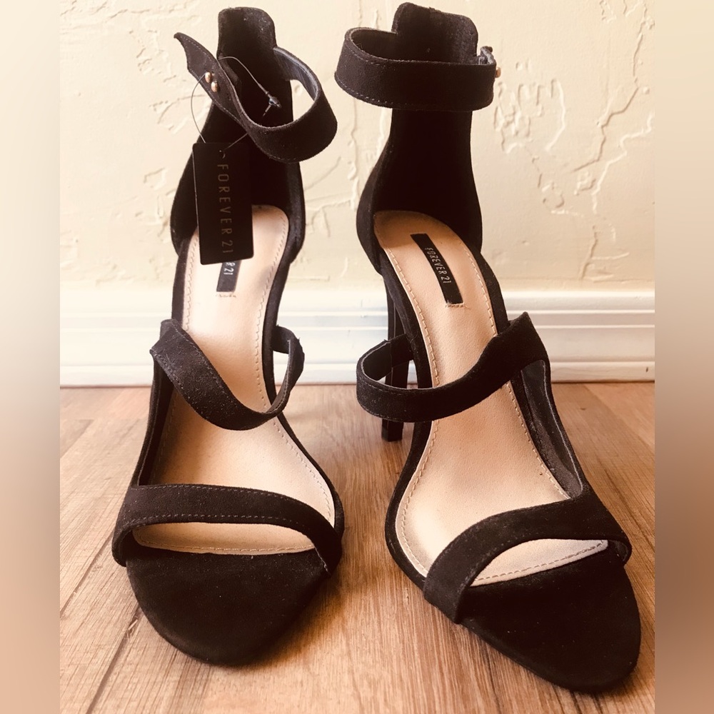 FOREVER 21 Women’s Black Stilettos